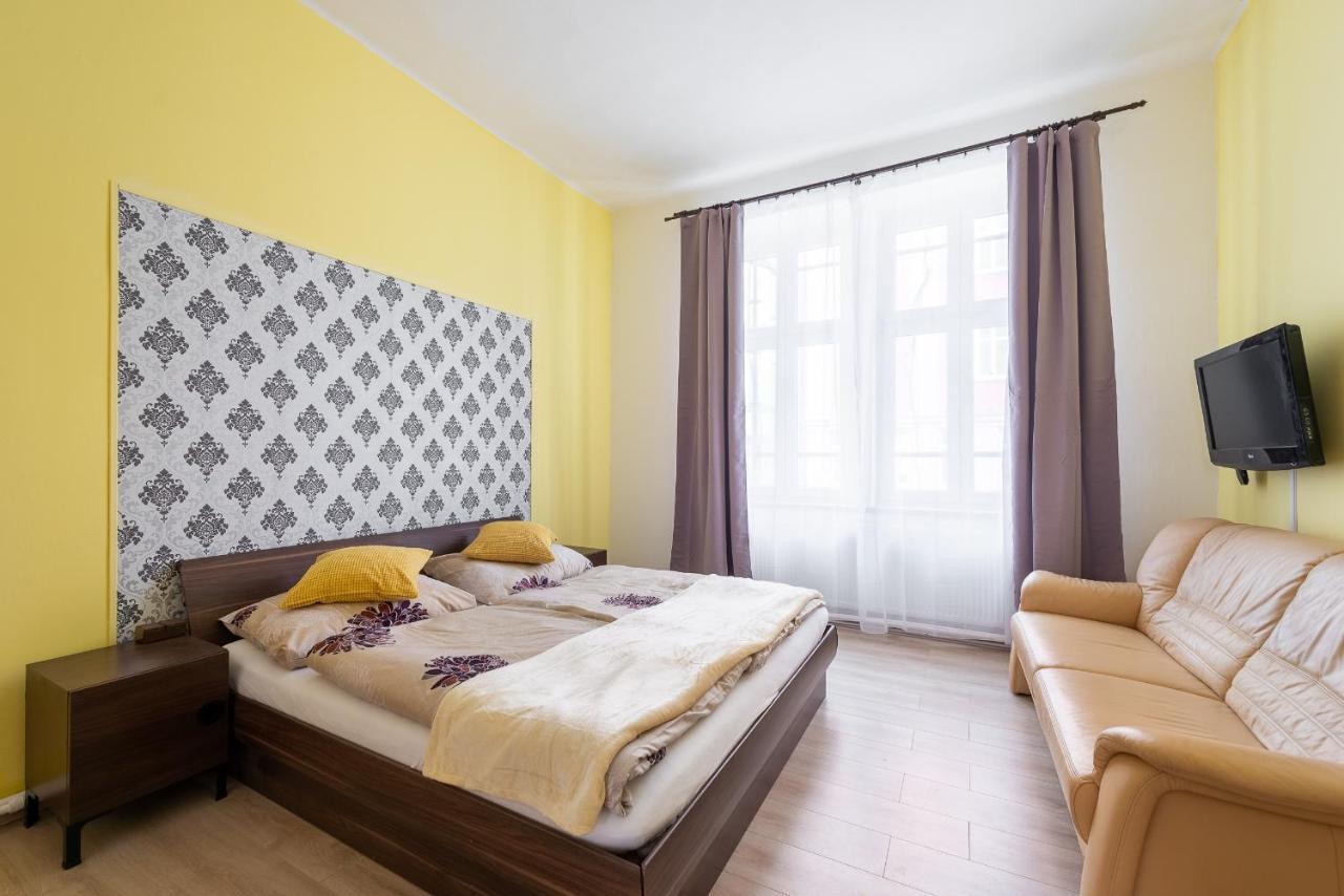 Spacious Apartment Дечин Екстер'єр фото